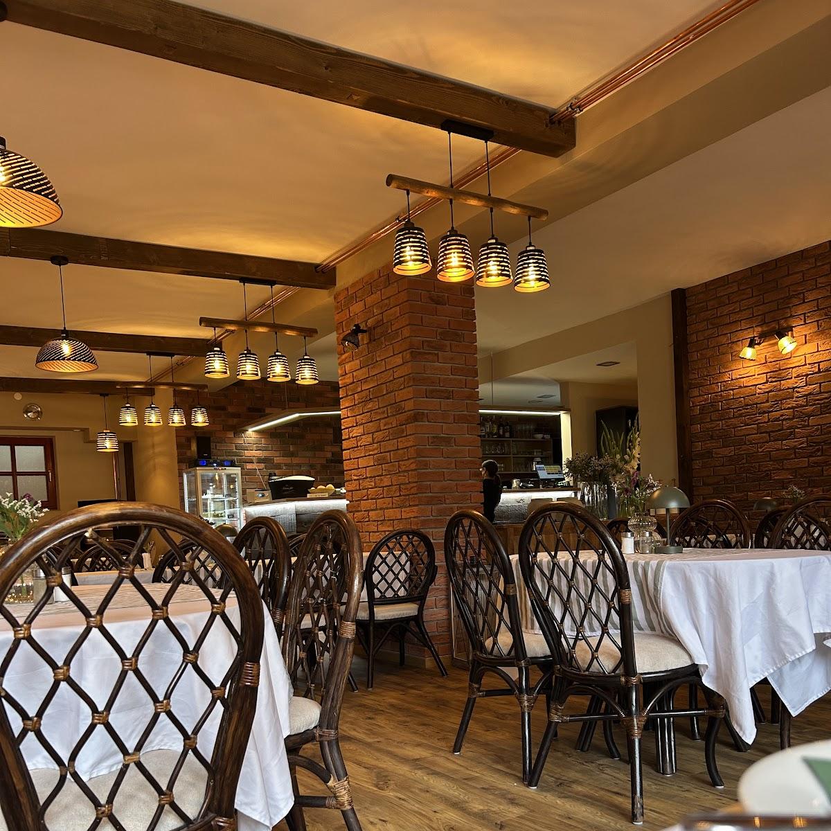 Restaurant "Yenkee and Peter Restaurant and gril" in Kraslice