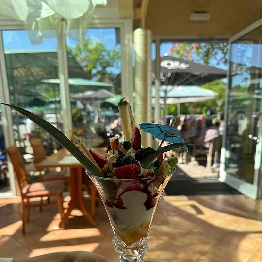 Restaurant "Eiscafe Mare Dunya am Meer" in Bad Zwischenahn