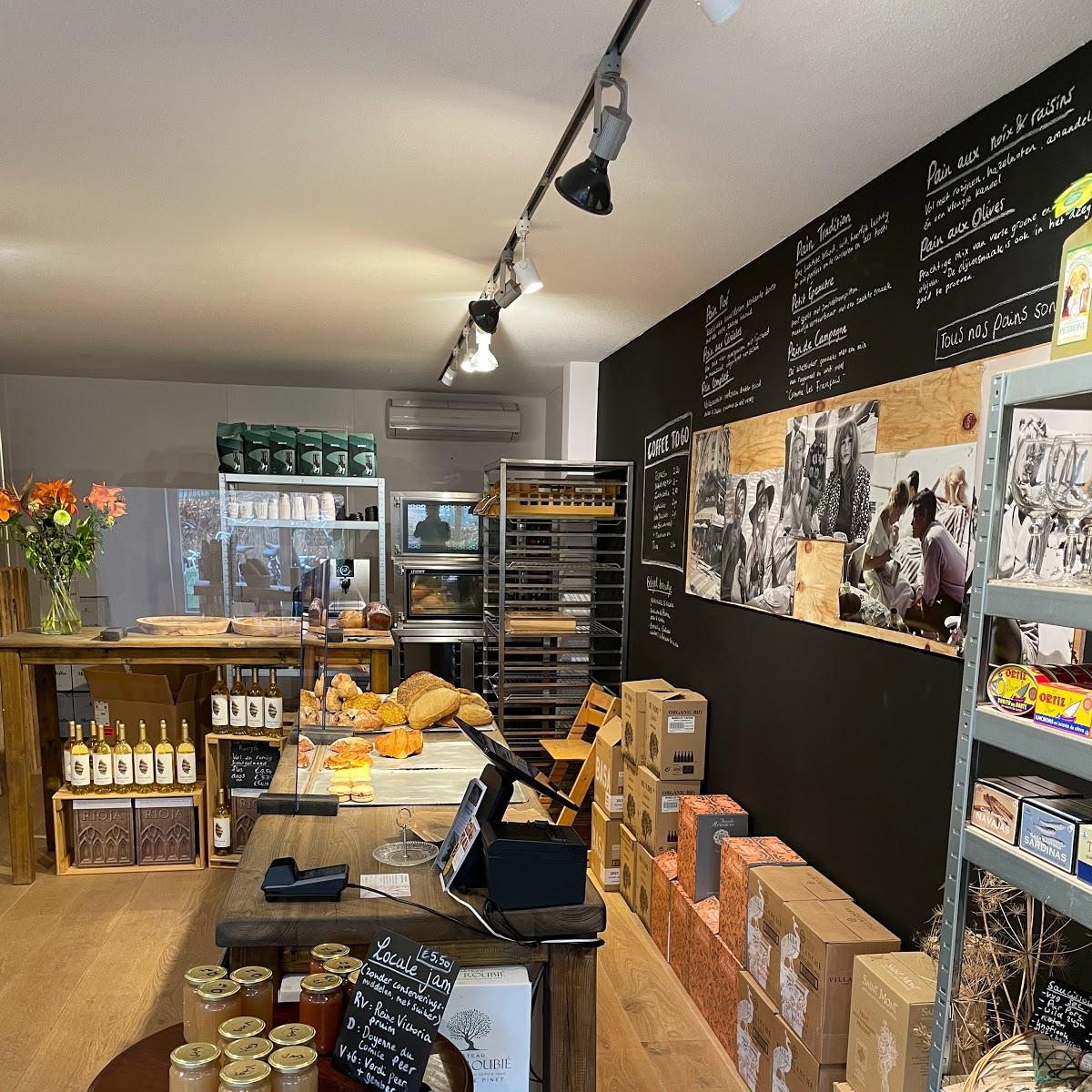 Restaurant "La Vie Locale: desembrood, croissants, belegde broodjes, coffee to go, hoemoes, delicatessen" in Bergen