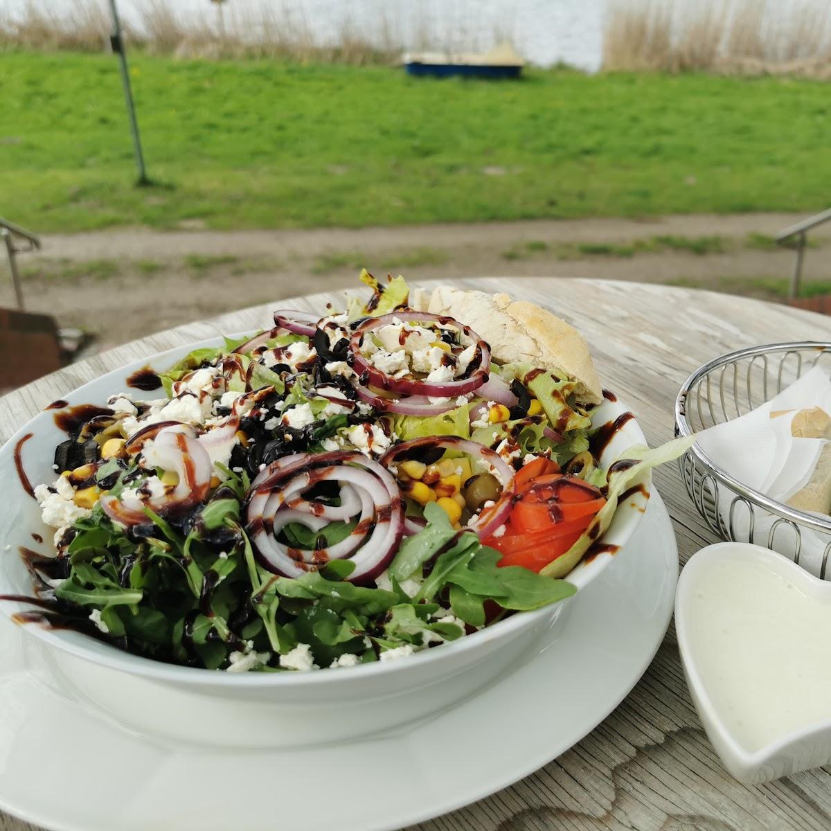 Restaurant "Bockwurst & Champagner - Imbiss am See" in Teterow