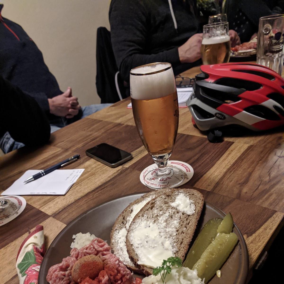 Restaurant "Gaststube Vogelnest Kleine Bierstube mit Kleinen Essen ,25 Personen Vereinszimmer Partyservice, Übernachtung 2x2 Betten" in Frankenberg-Sachsen