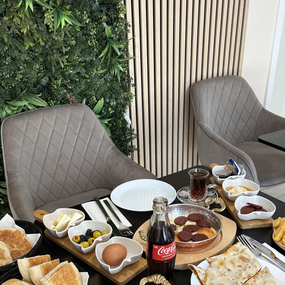 Restaurant "Mama