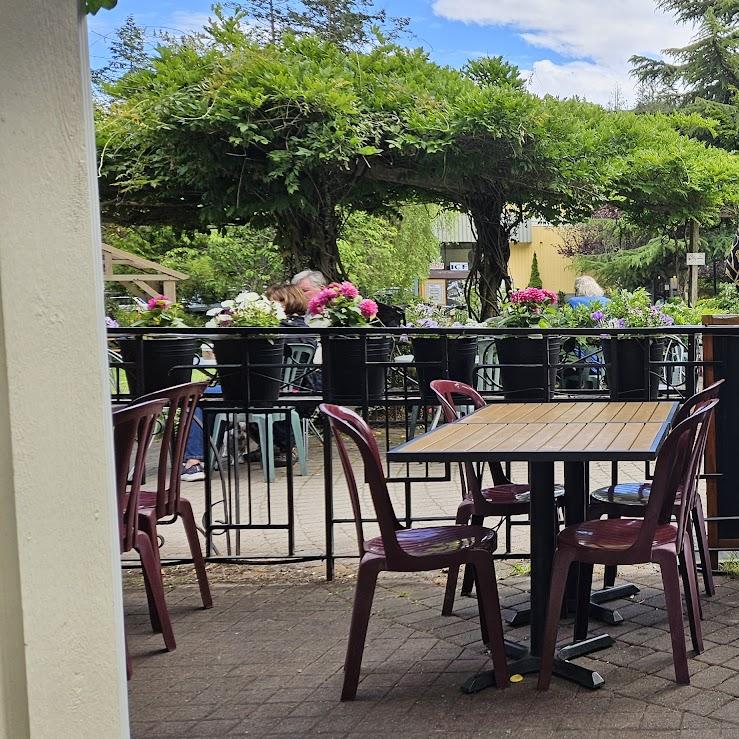 Restaurant "Copper Otter Bar and Grill" in Pender Island