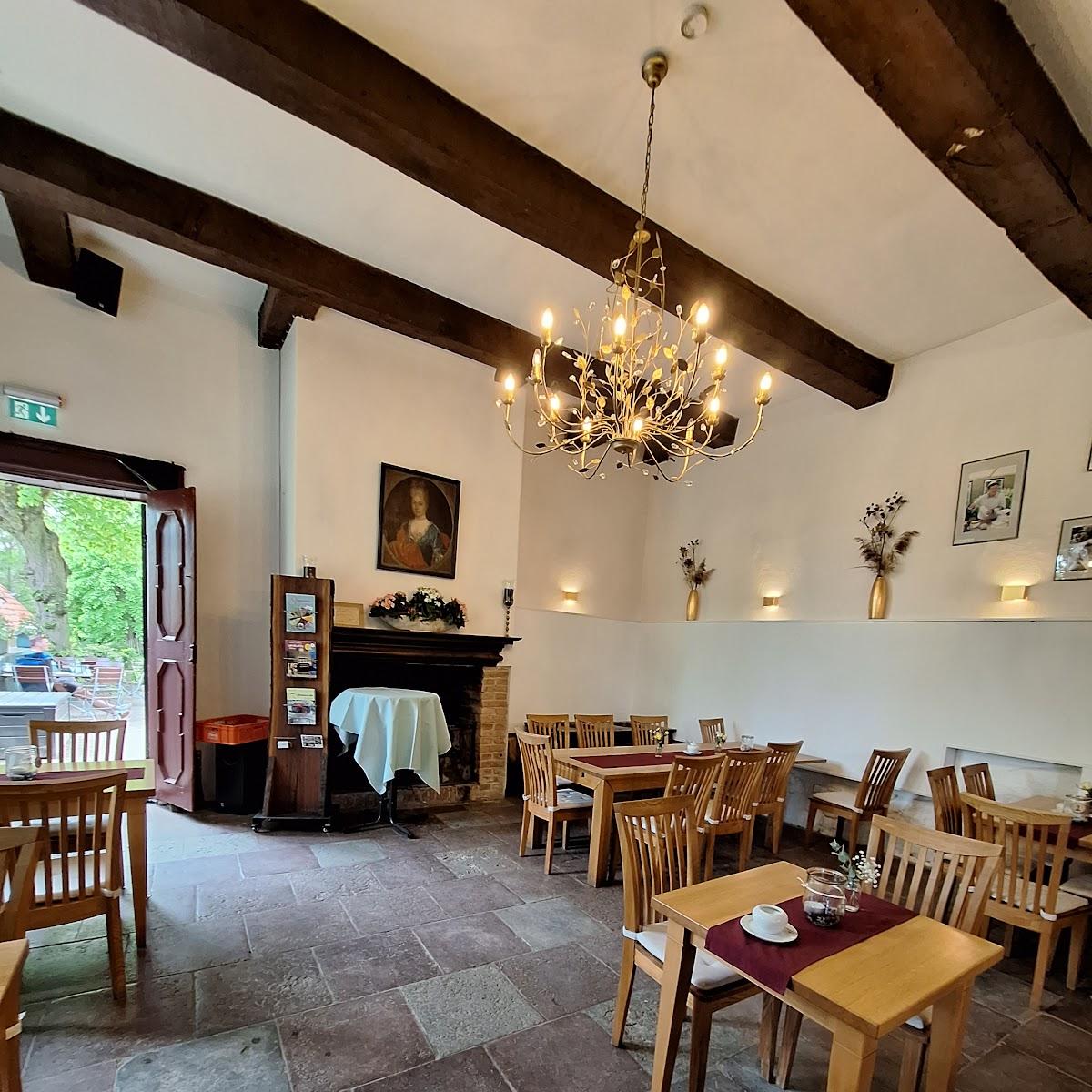 Restaurant "Café Lindauhof - Landarzthaus" in Boren