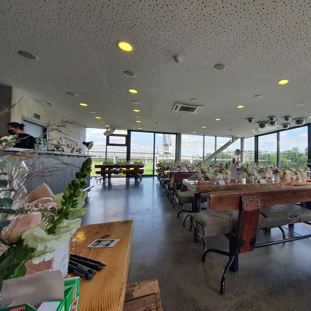 Restaurant "Oosten – Realwirtschaft am Main" in Frankfurt am Main