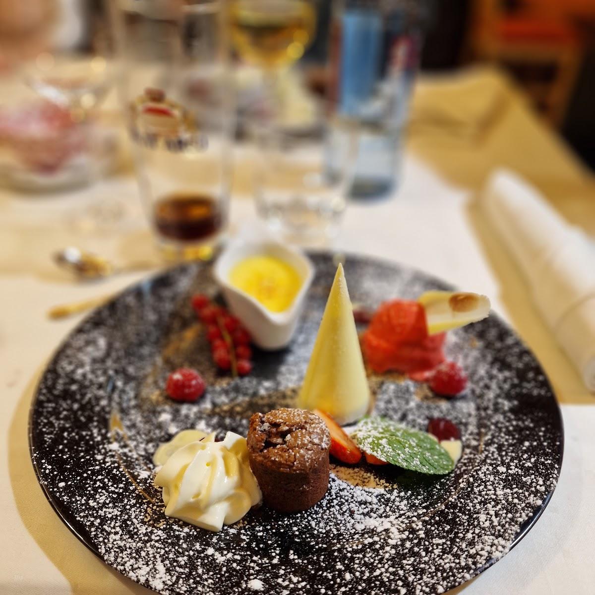 Restaurant "Gasthof Röhrl  Zum Schwarzen Adler " in Pfakofen