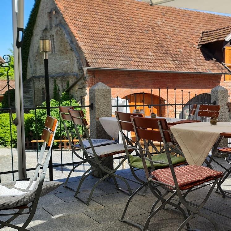 Restaurant "Gasthof Röhrl  Zum Schwarzen Adler " in Pfakofen