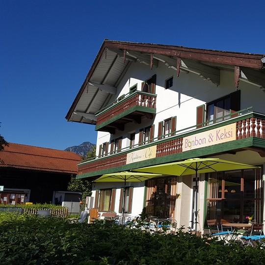 Restaurant "Bonbon & Keksi" in Schleching