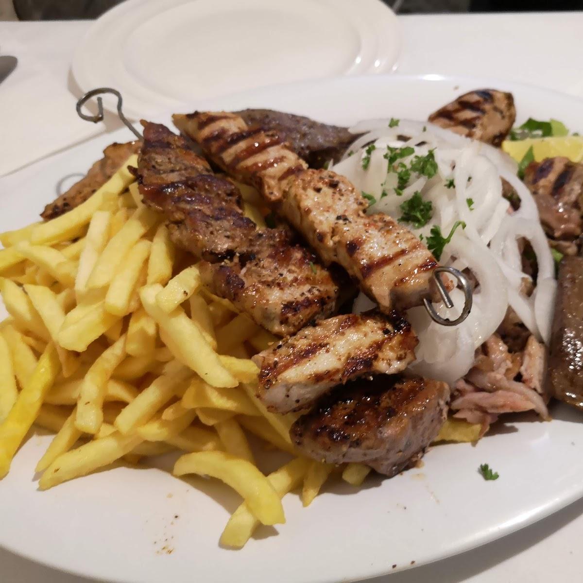 Restaurant "Sportsbar an der 13ten - SpVgg  e.V. Sportsgaststätte" in  Erdweg