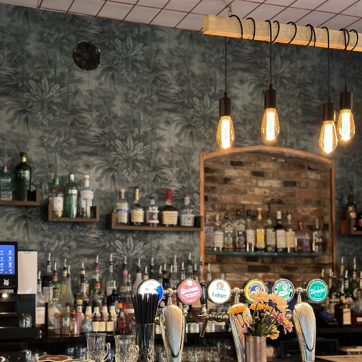 Restaurant "Felix Bar" in Tating