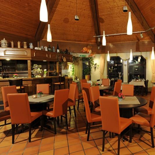 Restaurant "Rheinhessenhalle" in Hackenheim