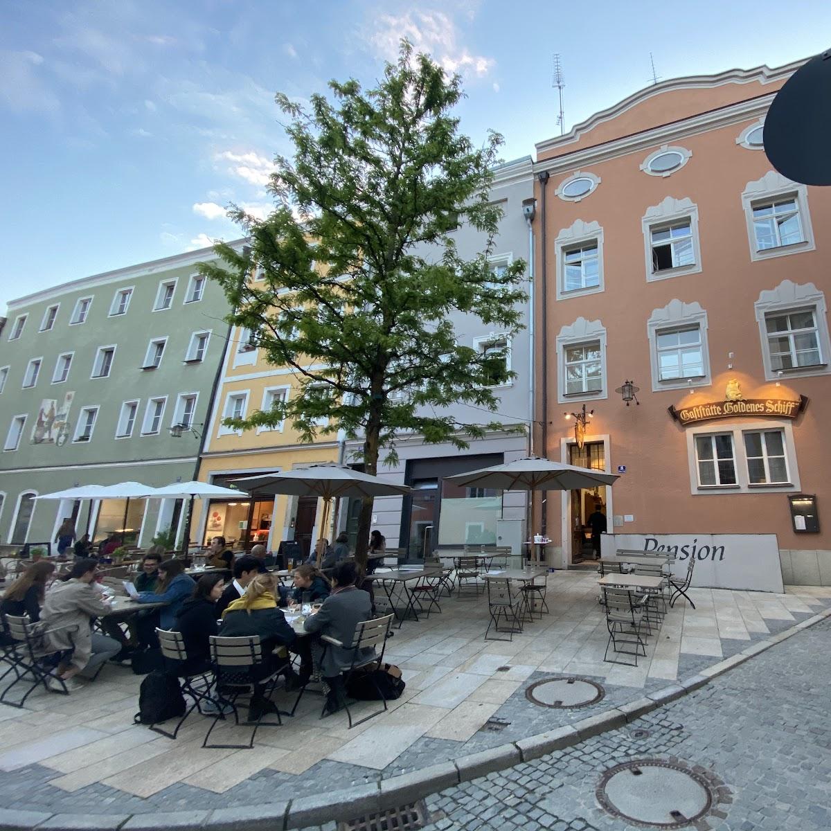 Restaurant "Wirtshaus & Pension Goldenes Schiff | Gasthaus in" in Passau