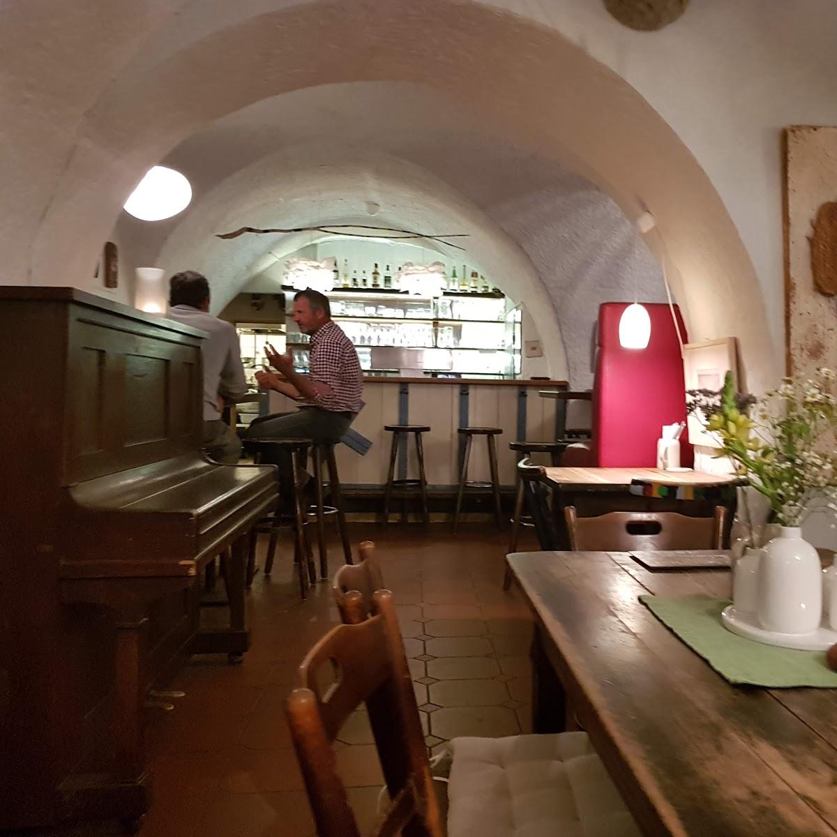 Restaurant "Wirtshaus Kreuzweis" in  Passau