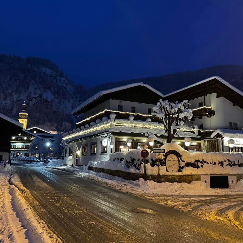 Restaurant "Hotel Almrausch  Hotel - Restaurant - Bar" in Reit im Winkl