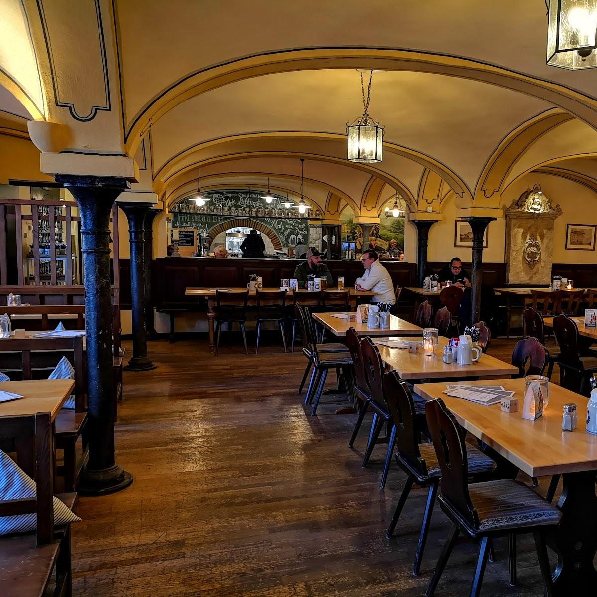 Restaurant "Bräustüberl Maxlrain" in Tuntenhausen