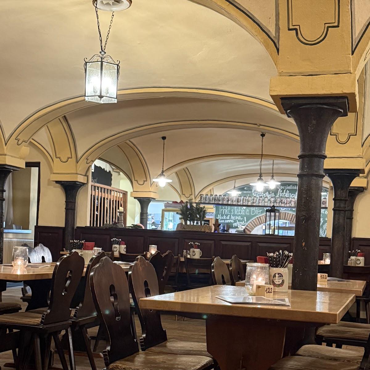 Restaurant "Bräustüberl Maxlrain" in Tuntenhausen