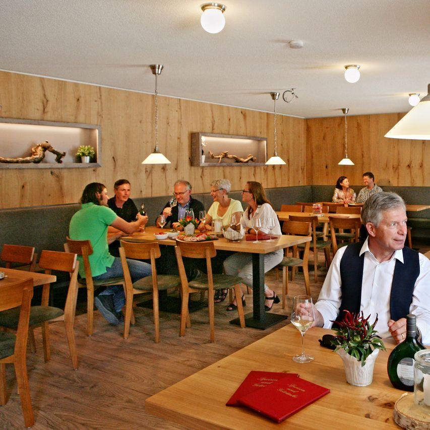 Restaurant "Weinbau & Hofbrennerei FALK" in  Willanzheim
