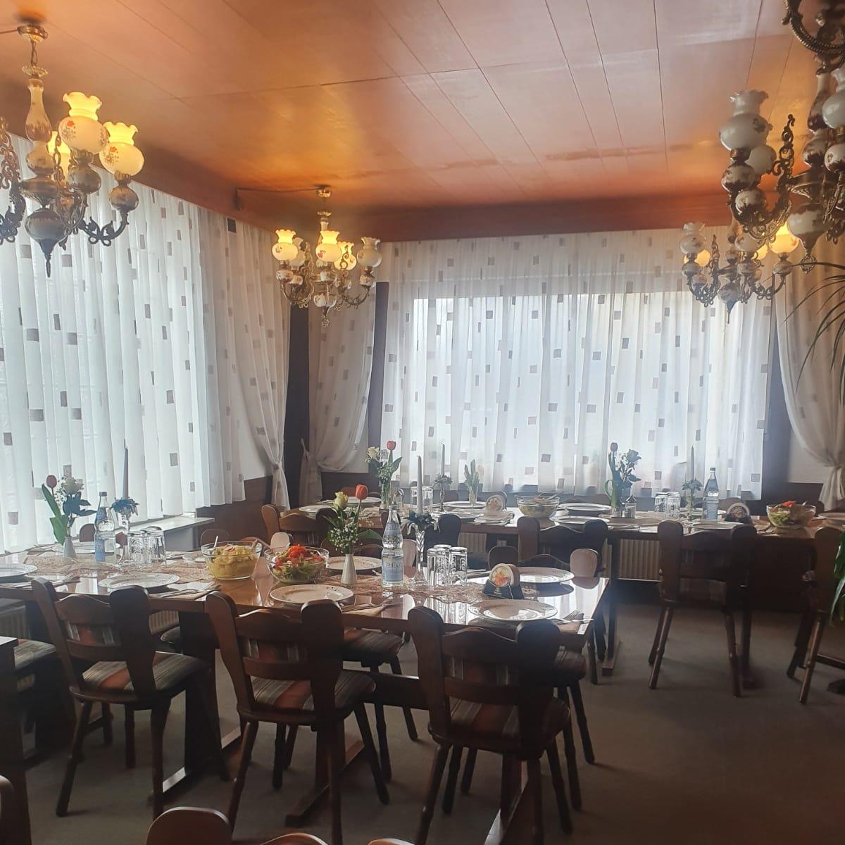 Restaurant "Gaststätte zum Bahnhaus" in Kirchheim am Neckar