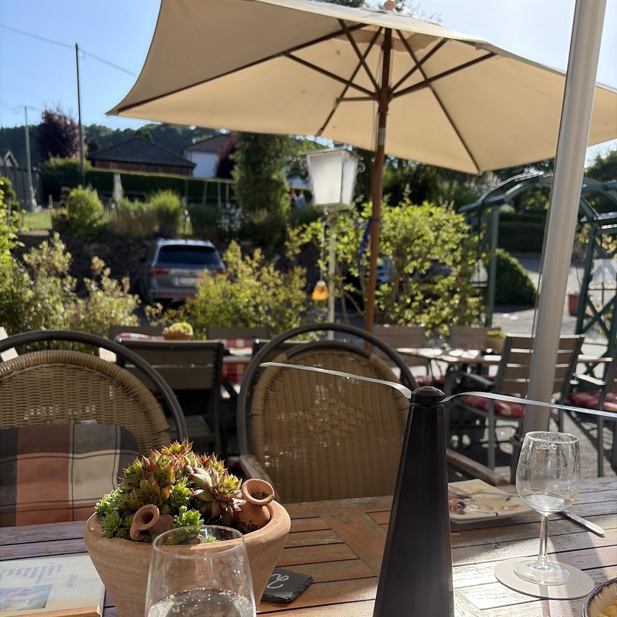 Restaurant "Bei Cemo Restaurant- Festsaal u. Partyservice Historische Gastwirtschaft Zum Brunnen(seit 1822)" in Steffeln