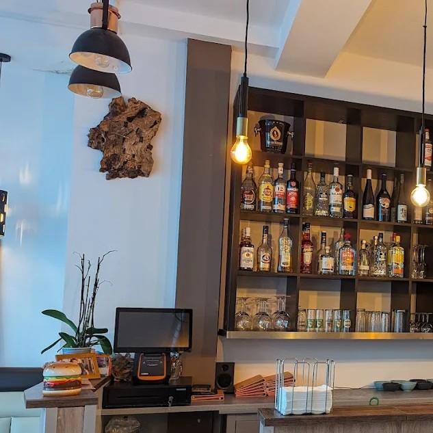 Restaurant "Mehdis Burgersaloon | Montags kein Lieferservice Dienstag - Sonntag 17 - 22 Uhr |" in Hillesheim