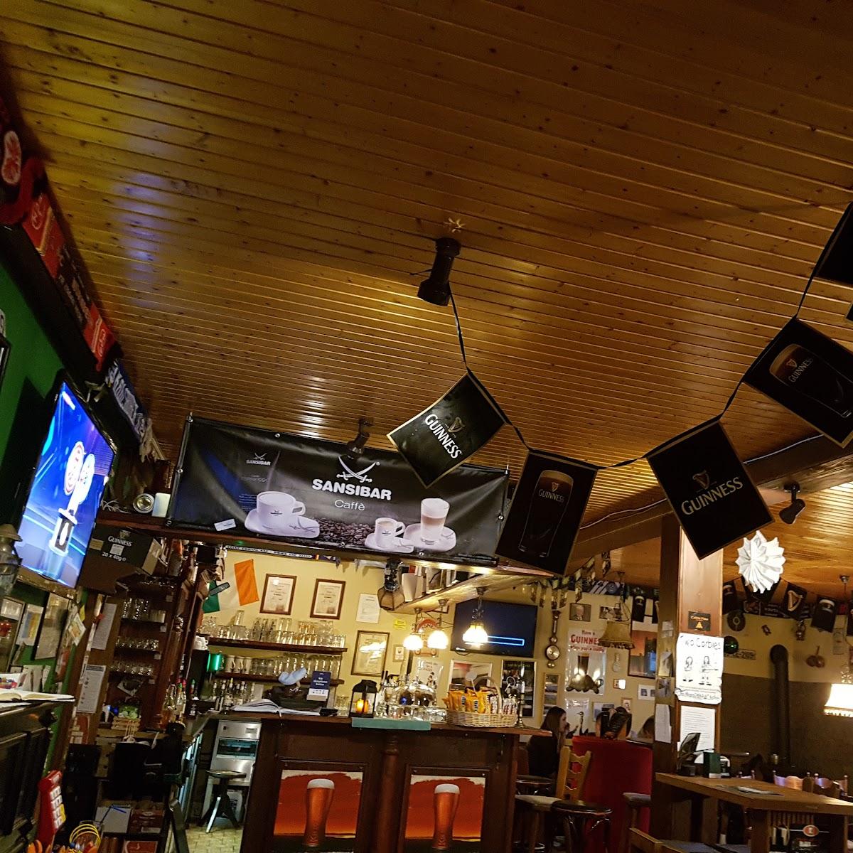 Restaurant "Hinterhof Pub Rhön" in Poppenhausen (Wasserkuppe)