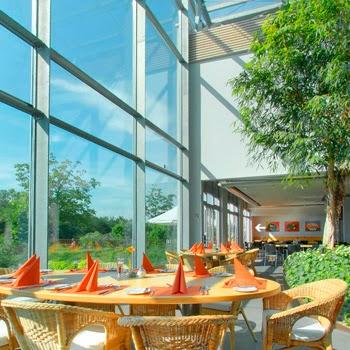 Restaurant "Manfred-Sauer-Stiftung - Seminarhotel & Restaurant  Die Küche " in Lobbach