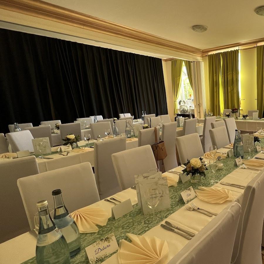 Restaurant "Blumencafé Zur alten Schule Gaststätte" in Gärtringen