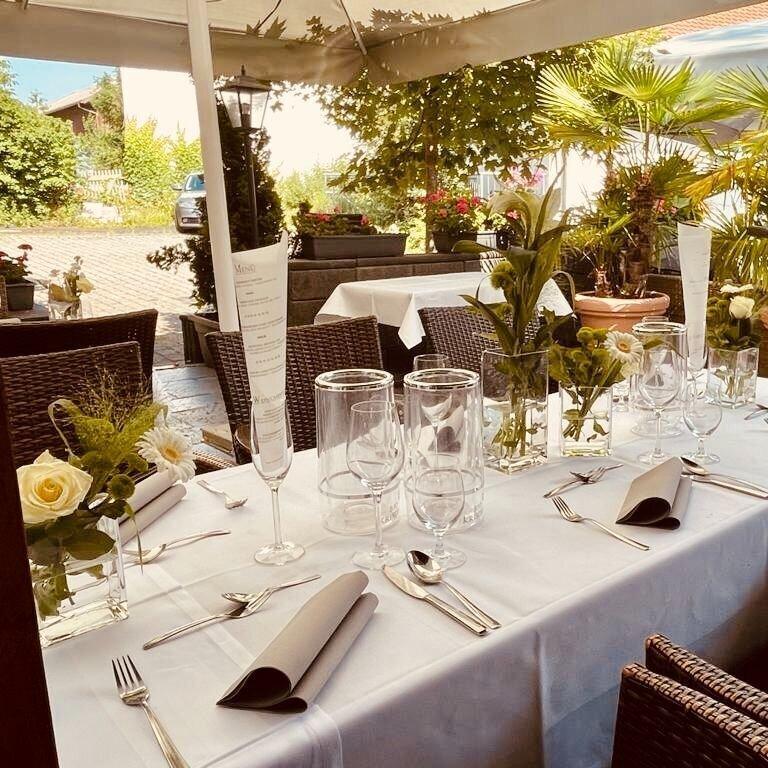 Restaurant "Hotel 3 Sterne Superior & Restaurant Schwarzer Adler" in Uttenreuth