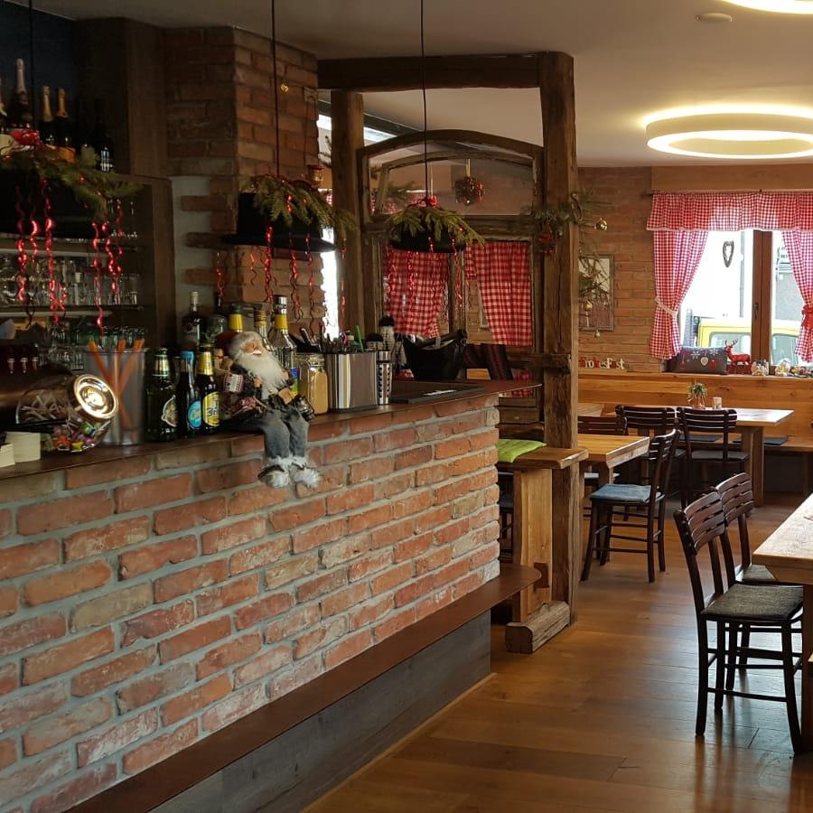 Restaurant "Gasthaus Drei Hüte" in  Uhingen