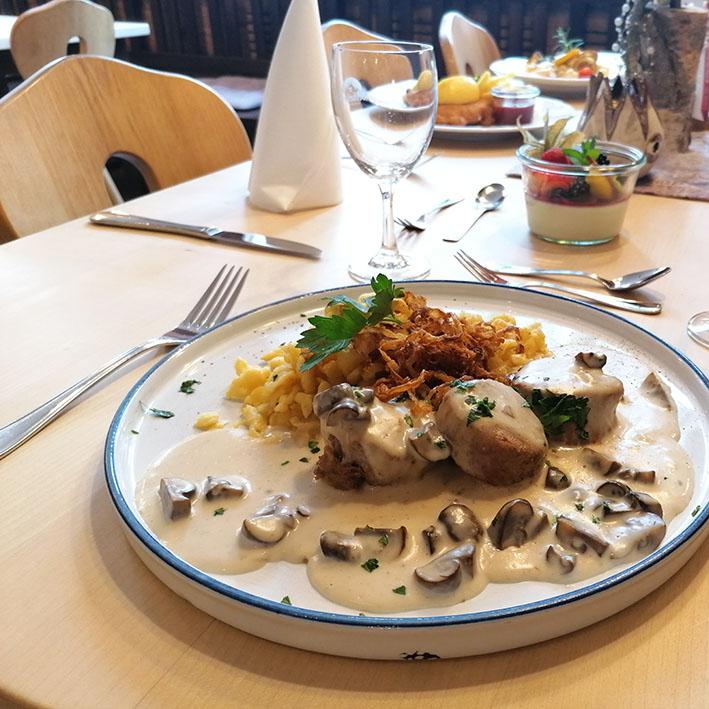 Restaurant "Gasthaus Schiefeneder" in Moos