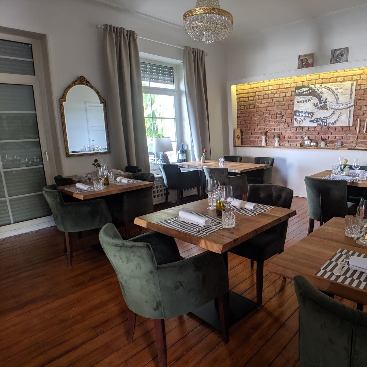 Restaurant "Luis & Toni’s - ehem. Villa Medici" in Neunkirchen