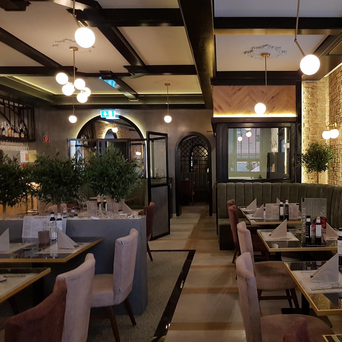 Restaurant "Hotel & Griechisches Restaurant GIAMAS in" in Straubing