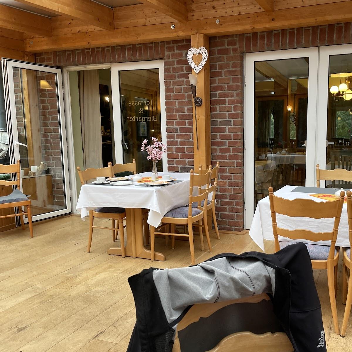 Restaurant "Waldhotel Podewall" in Trollenhagen