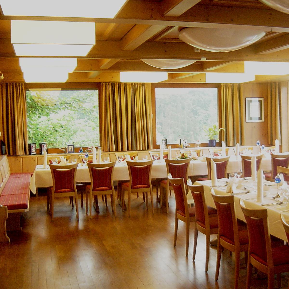 Restaurant "Berg-Gasthof Hötzelein GmbH &. Co. KG" in Kunreuth