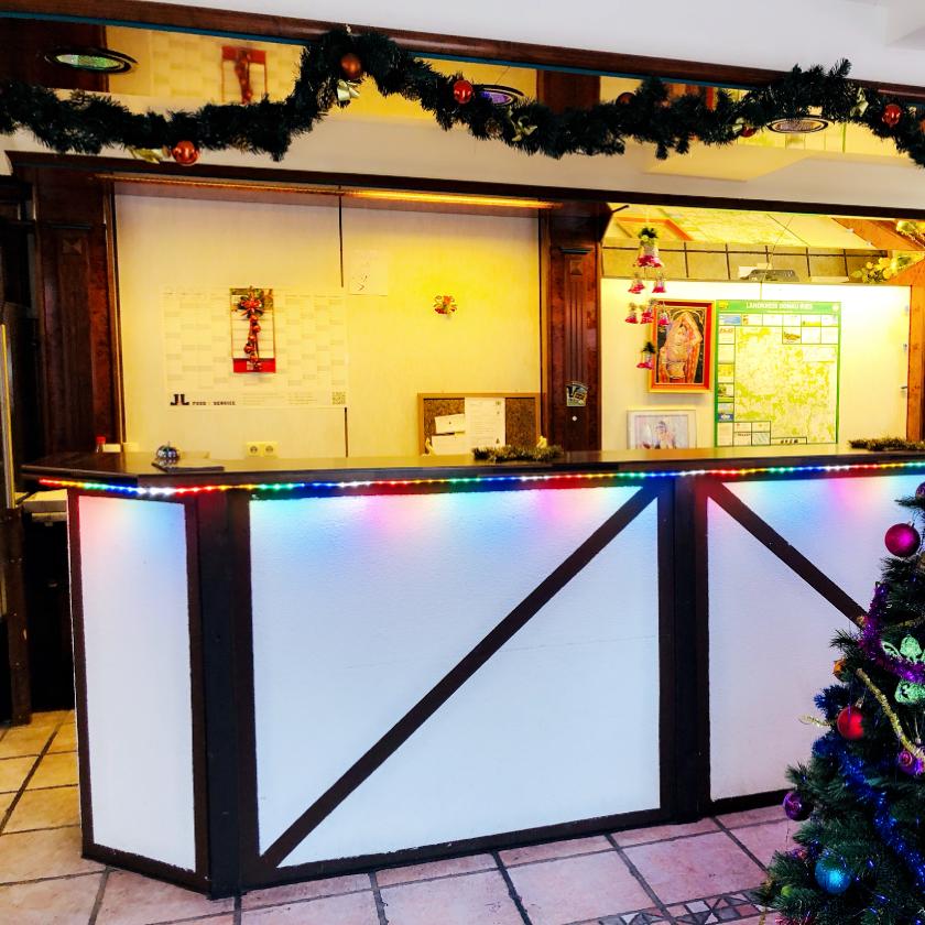 Restaurant "Hänchenstand" in  Asbach-Bäumenheim