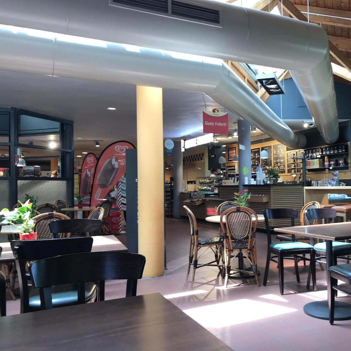 Restaurant "Serways Raststätte Bayerischer Wald Süd" in Hunderdorf