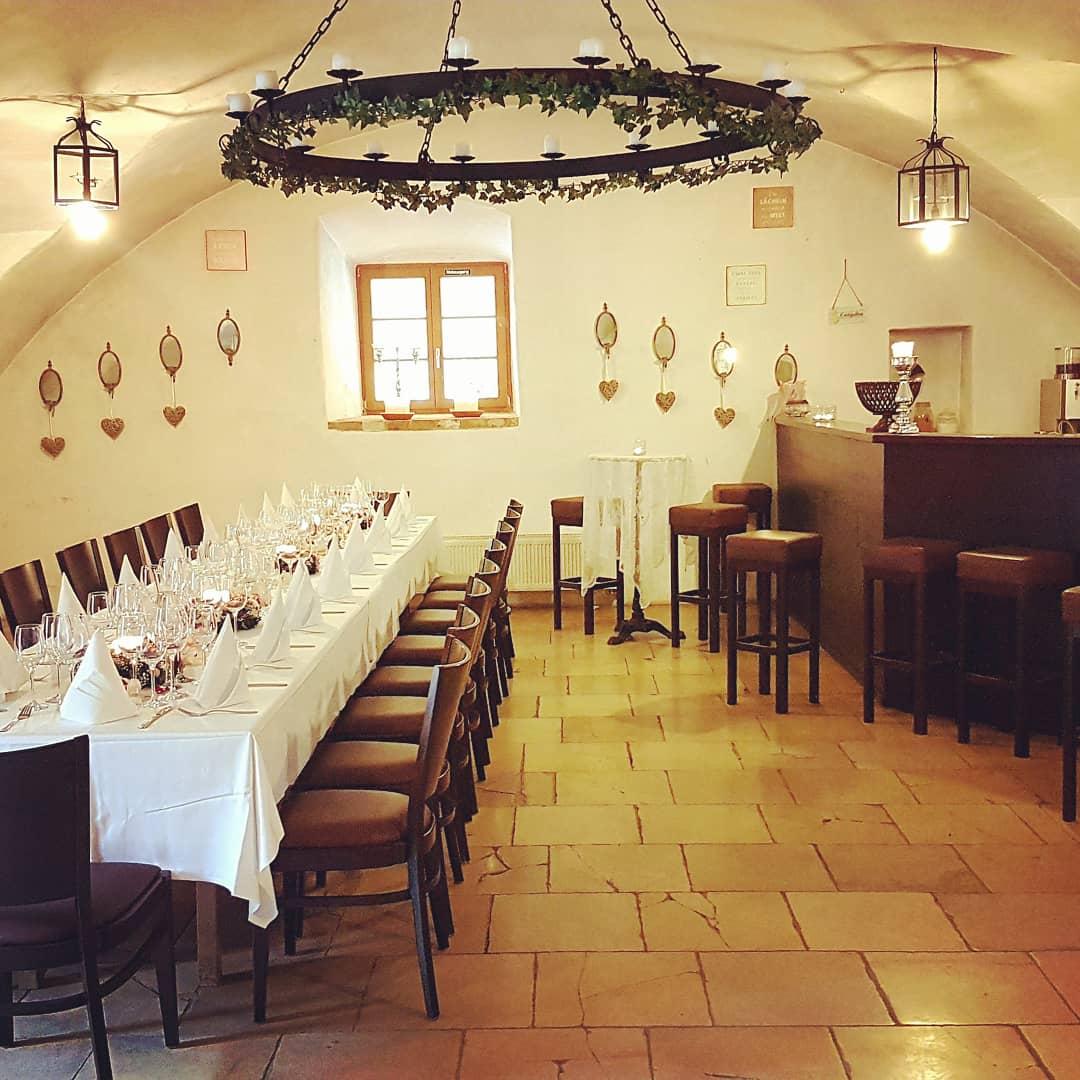 Restaurant "Schloss Ratzenhofen" in Elsendorf