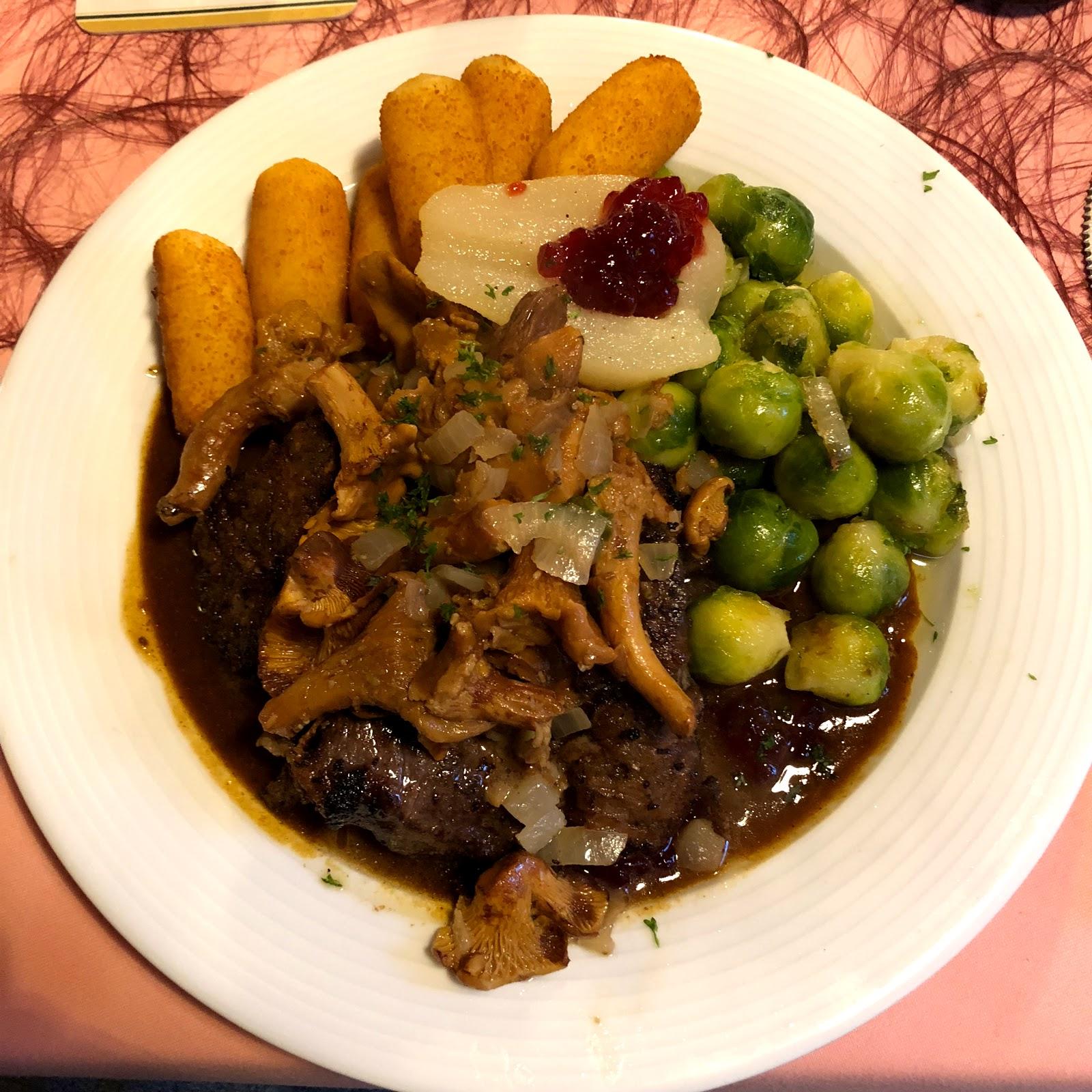 Restaurant "Lutz Bastian Landgasthof &qout;Zur Lindenschenke&qout;" in  Beelitz