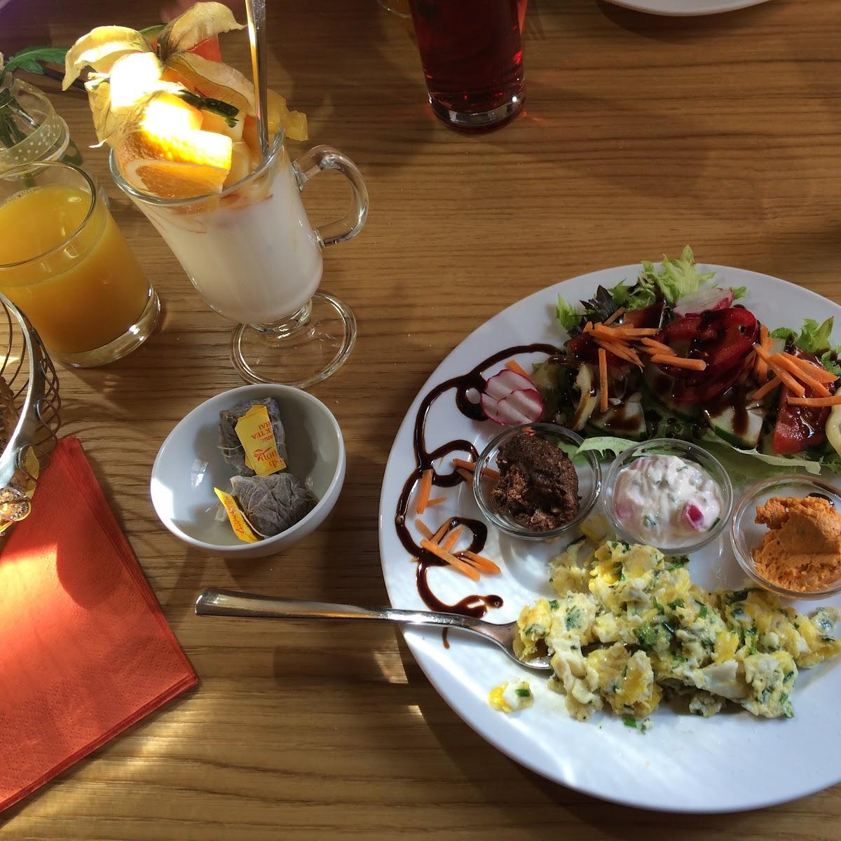 Restaurant "Tom’s Café" in Regenstauf