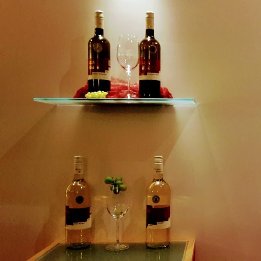 Restaurant "Weingut & Gutsschänke Burghof" in Stadecken-Elsheim