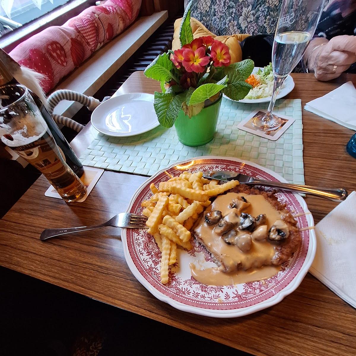 Restaurant "Gaststätte Ude  Zum Weißen Roß " in Reinhardshagen