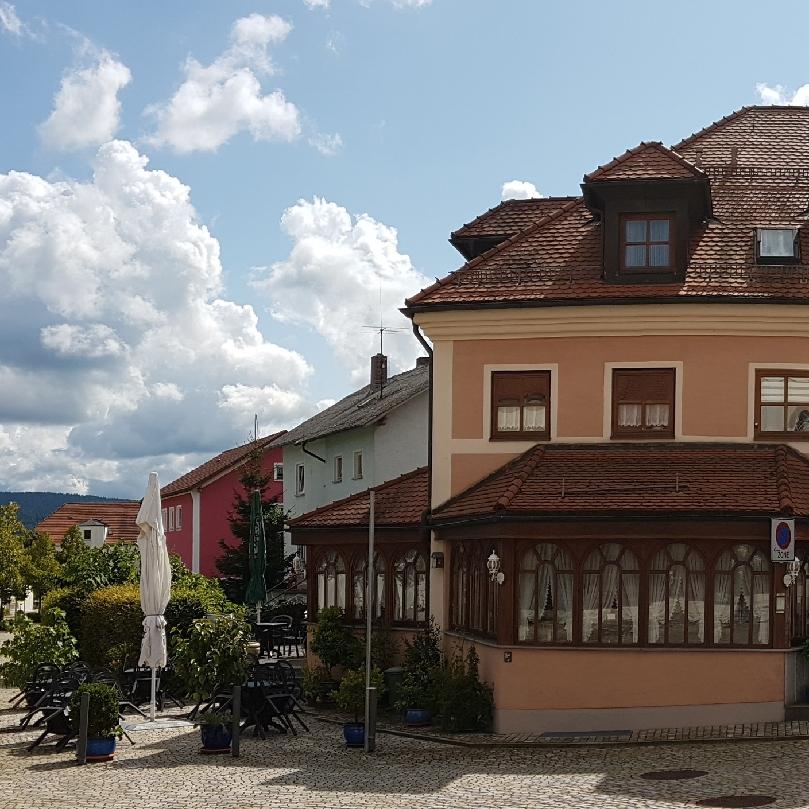 Restaurant "Café - Konditorei  Zur Wallfahrtskirche " in Neukirchen beim Heiligen Blut