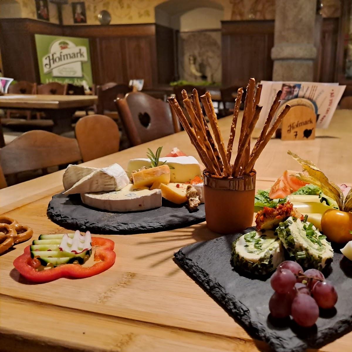 Restaurant "Zum Hofmark Bräu" in Traitsching