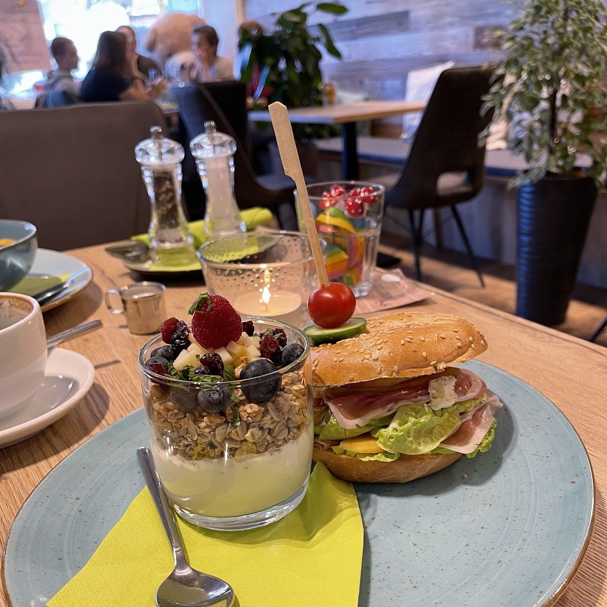 Restaurant "Café Lieblingsplatz" in Höhenkirchen-Siegertsbrunn