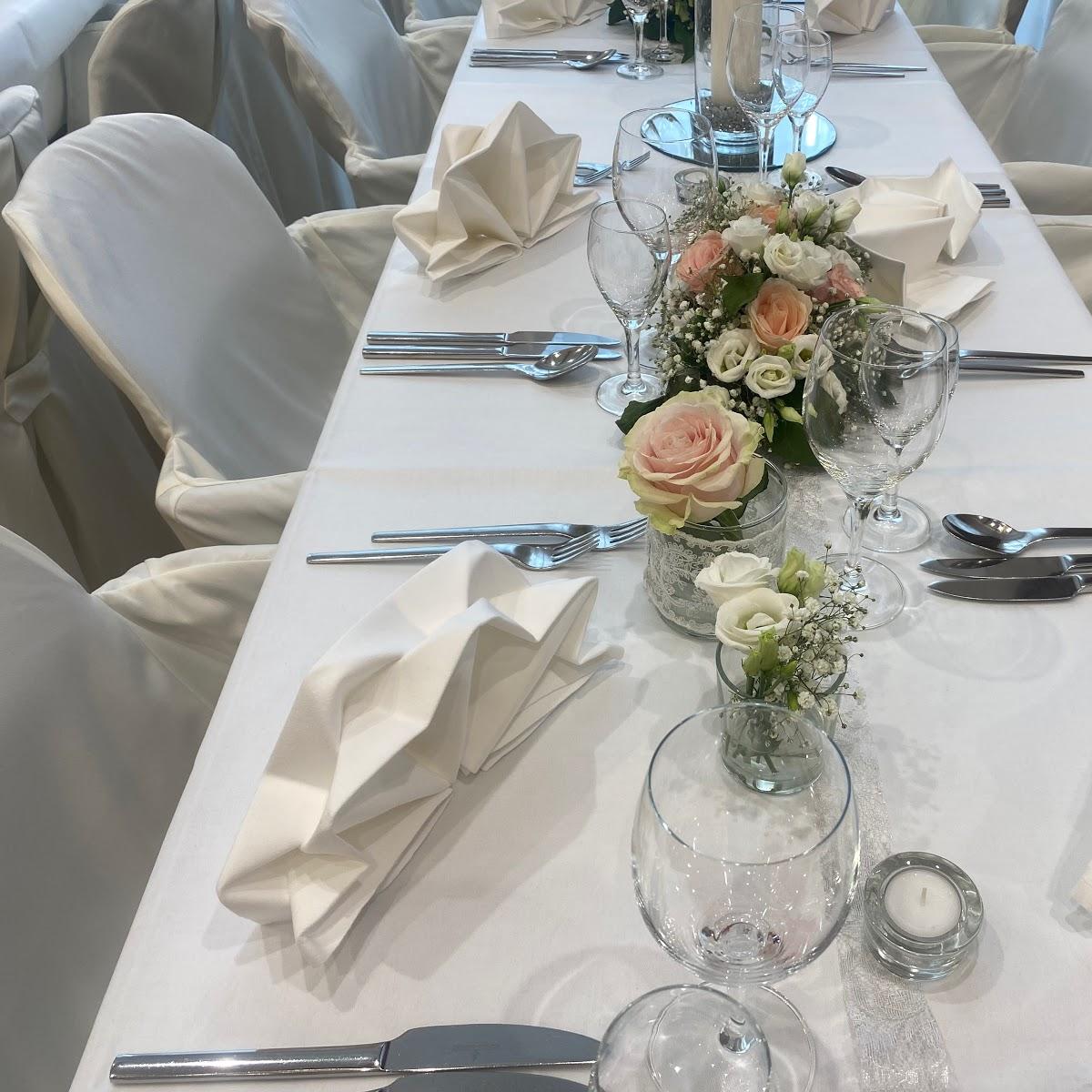 Restaurant "Schlosscafe Restaurant Cafe Biergarten Festräume" in  Beuren