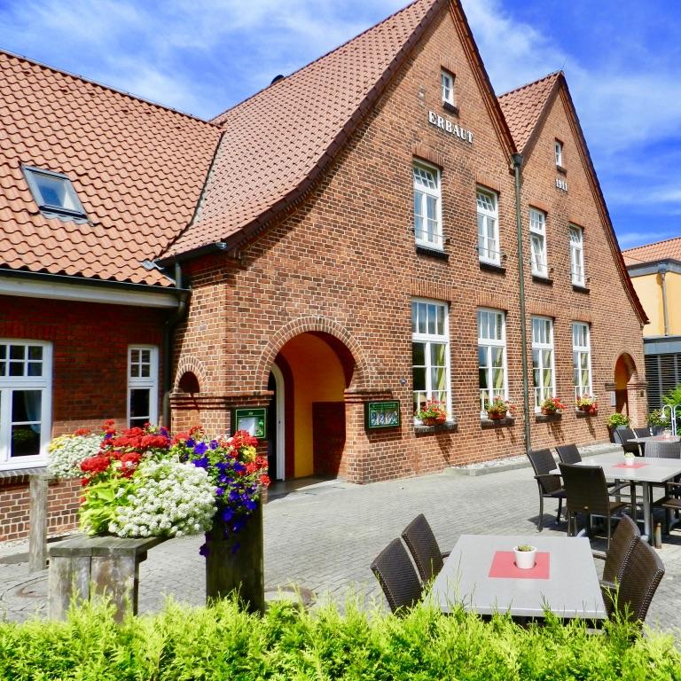 Restaurant "Hotel und Restaurant Alte Schule GmbH" in Siek