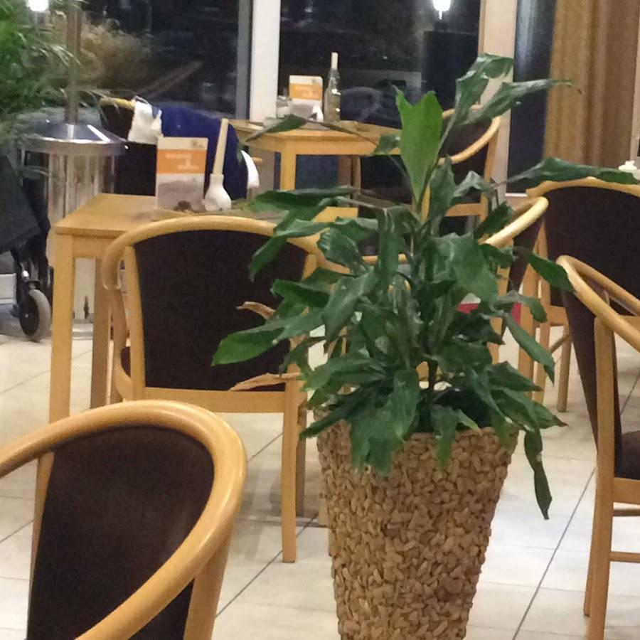 Restaurant "Cafe am Seerosenteich Pizzeria Eiscafe Restaurant Lieferservice zur Abholung Pizza Salate Nudeln Schnitzel Burger Kaffee Kuchen Torte SAID" in  Espenau