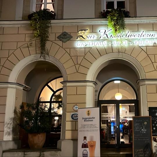 Restaurant "Gasthaus Zur Knödelwerferin - Helmut Kurz" in Deggendorf