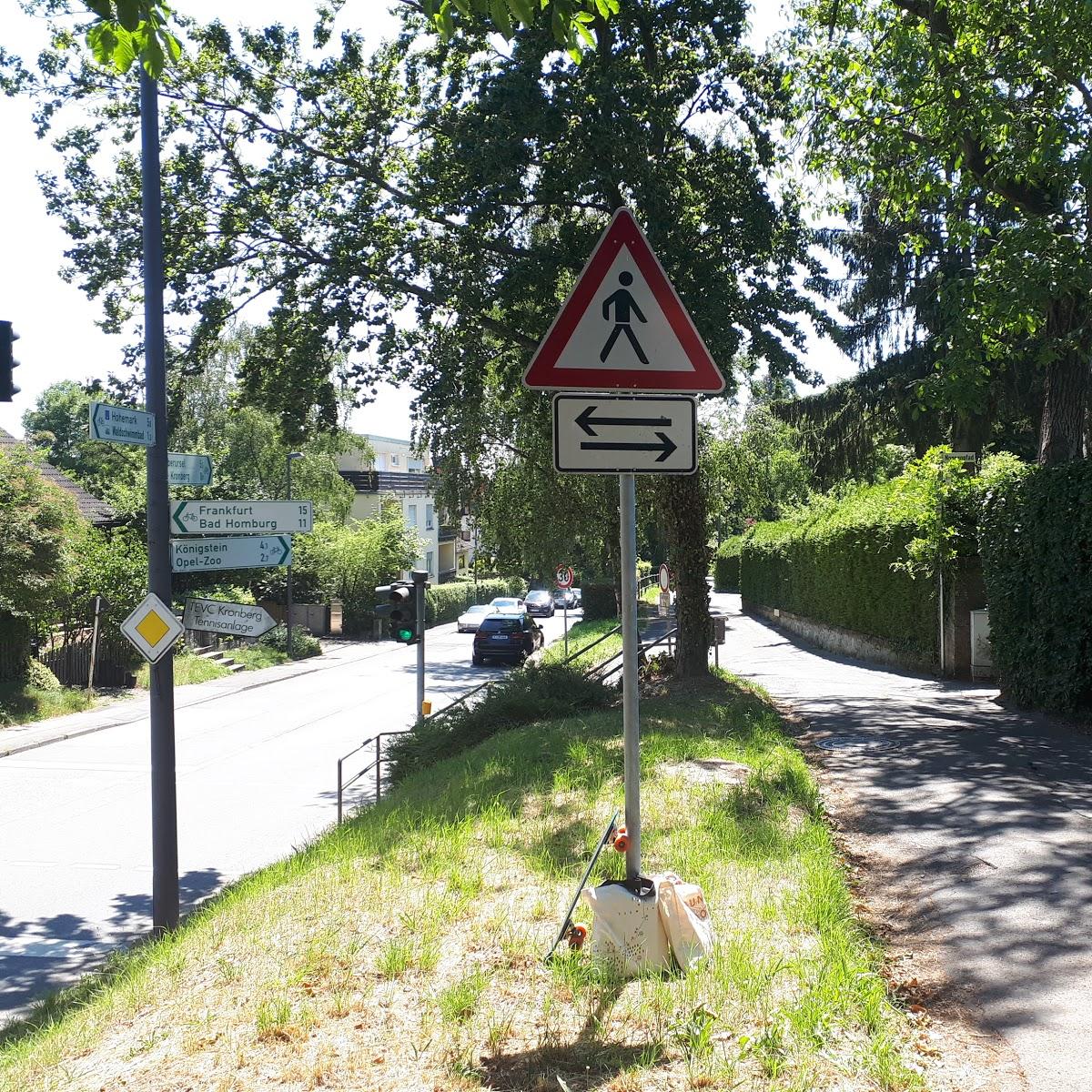 Restaurant "Kreuzung Fahrradwege & Fußpfad zu TEVC Kronberg" in  Taunus