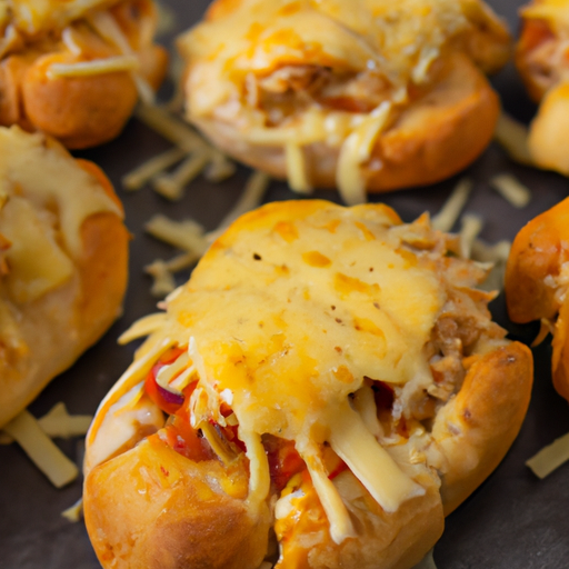 Pizzabrötchen mit Hähnchenbrustfilet und Käse